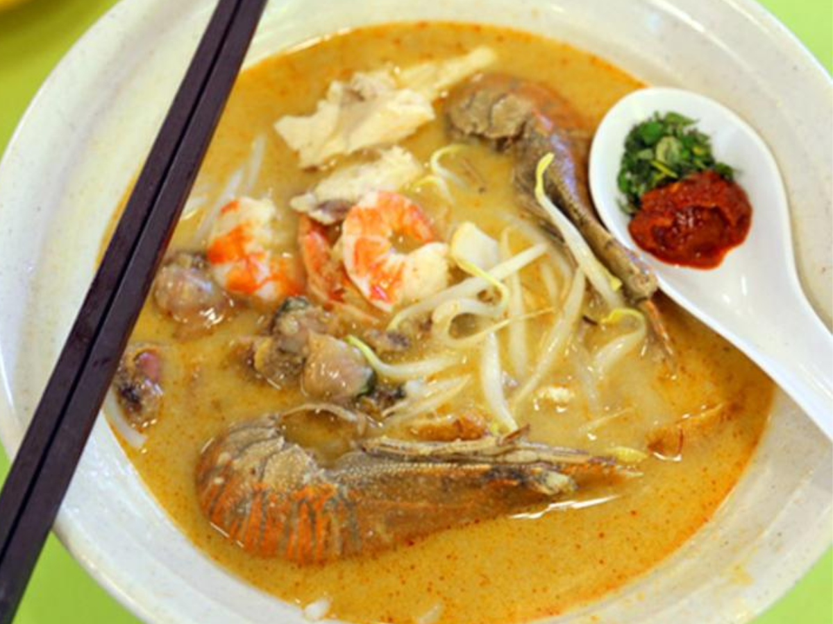 Famous Sungei Road Trishaw Laksa: Healthy laksa and fruit juice mee siam