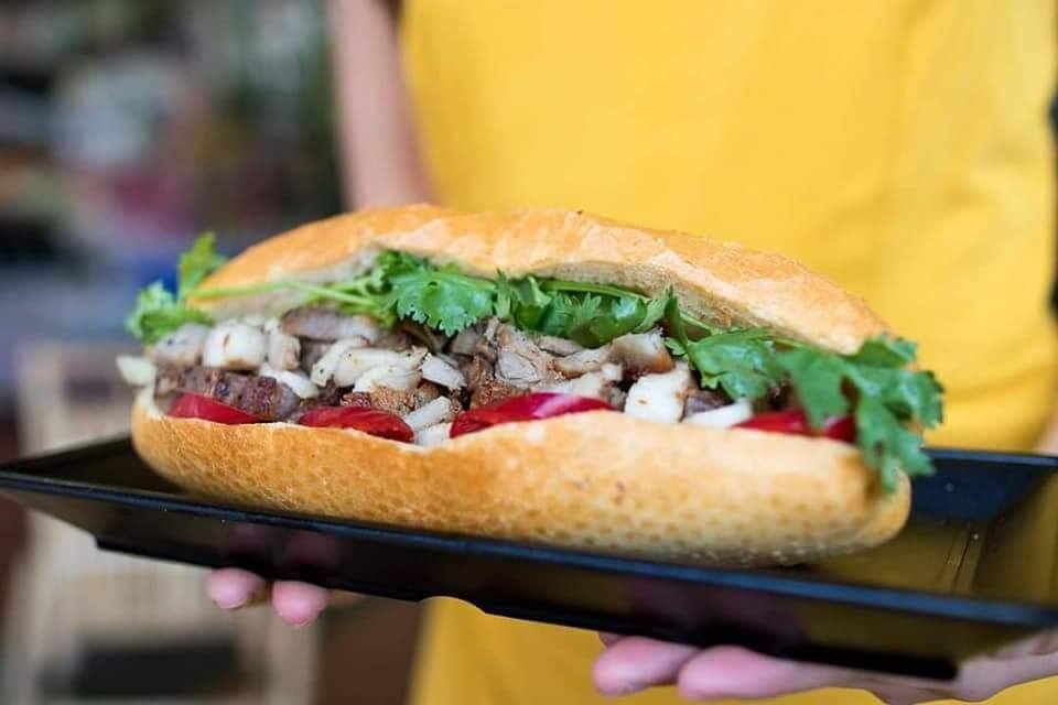 Co Hai Banh Mi