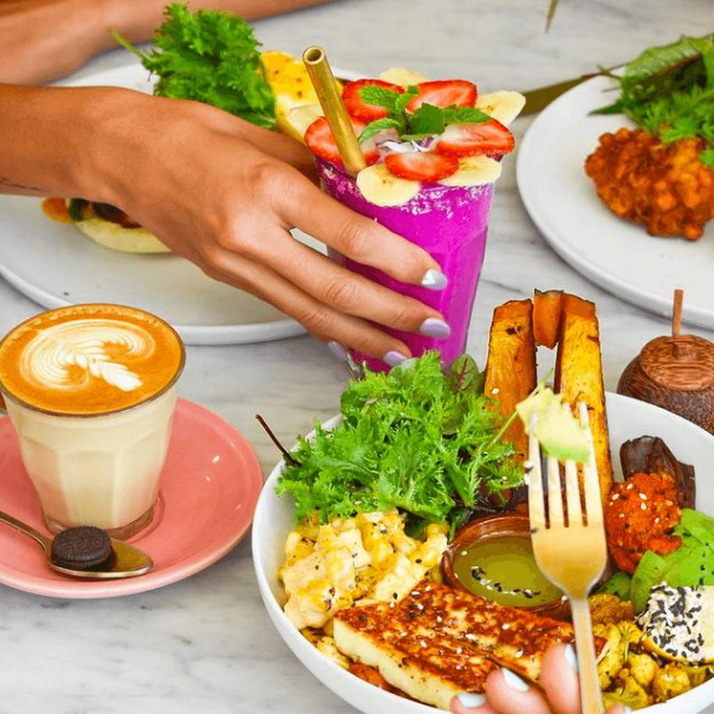 Coffee Cartel_Bali_Bali bowl and pink dragon smoothie