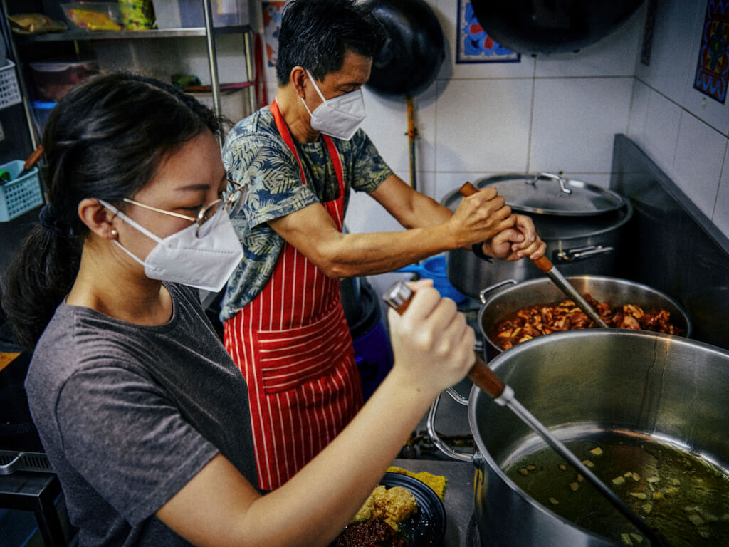 Nyonya Pok Pok Kay_father daughter duo