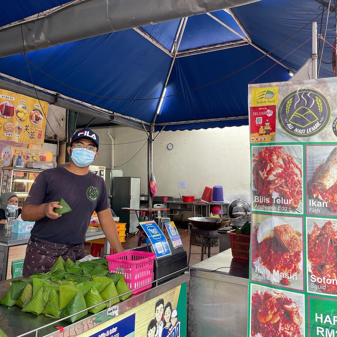 Ali Nasi Lemak Daun Pisang_penang on a budget_affordable famous nasi lemak