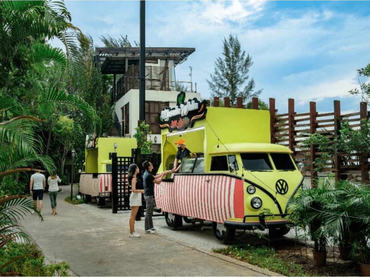 Central Beach Bazaar on Sentosa features food trucks, vans and more