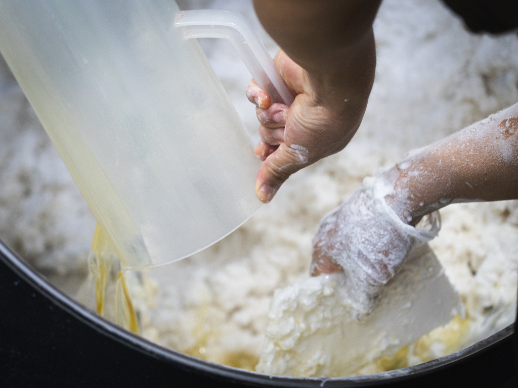 hungrygowhere_mixing the batter