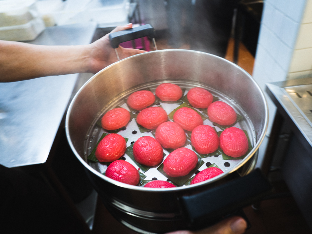 hungrygowhere_freshly steamed ang ku kueh