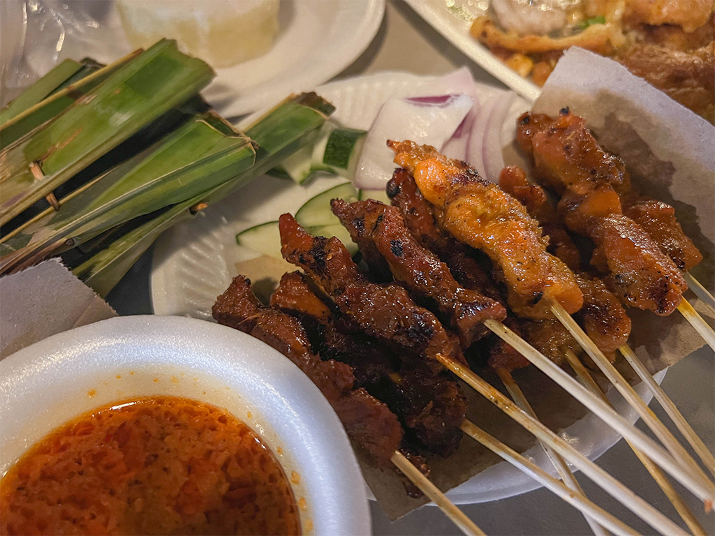 Newton food centre_HungryGoWhere_22 best satay_chicken and beef satay with otah and ketupat