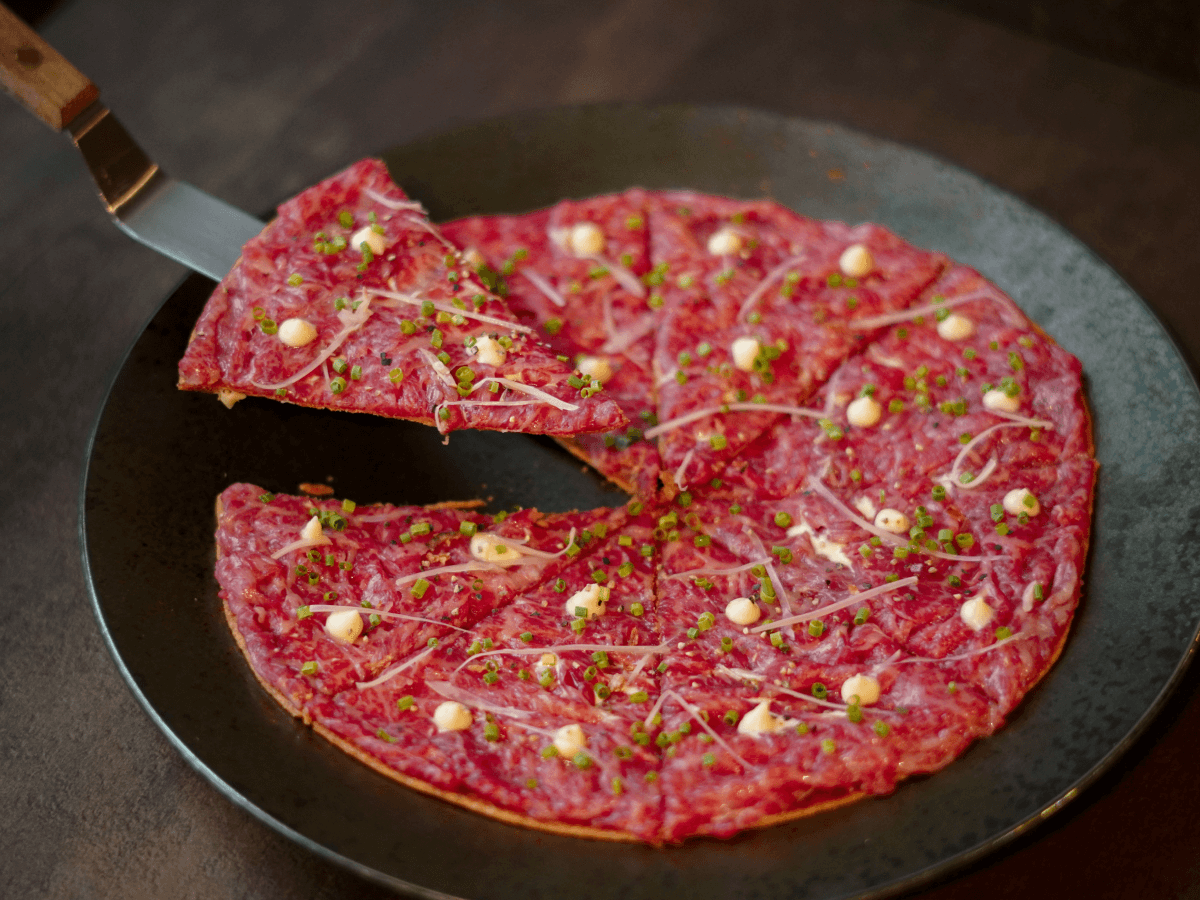 wagatomo_hungrygowhere_a5 wagyu pizza