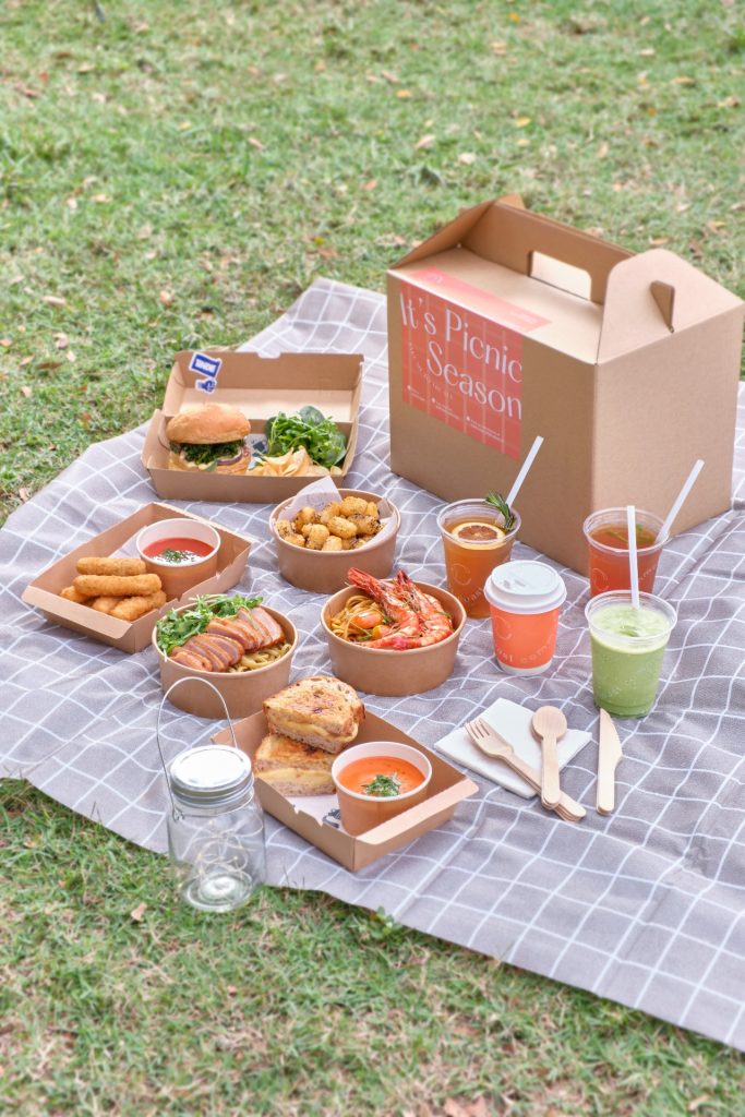 hungrygowhere_anniversary picnic set