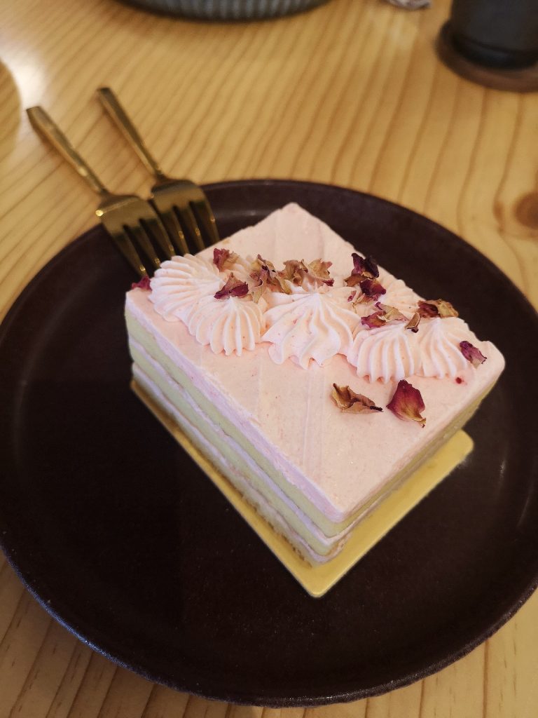 hungrygowhere_lychee rose cake