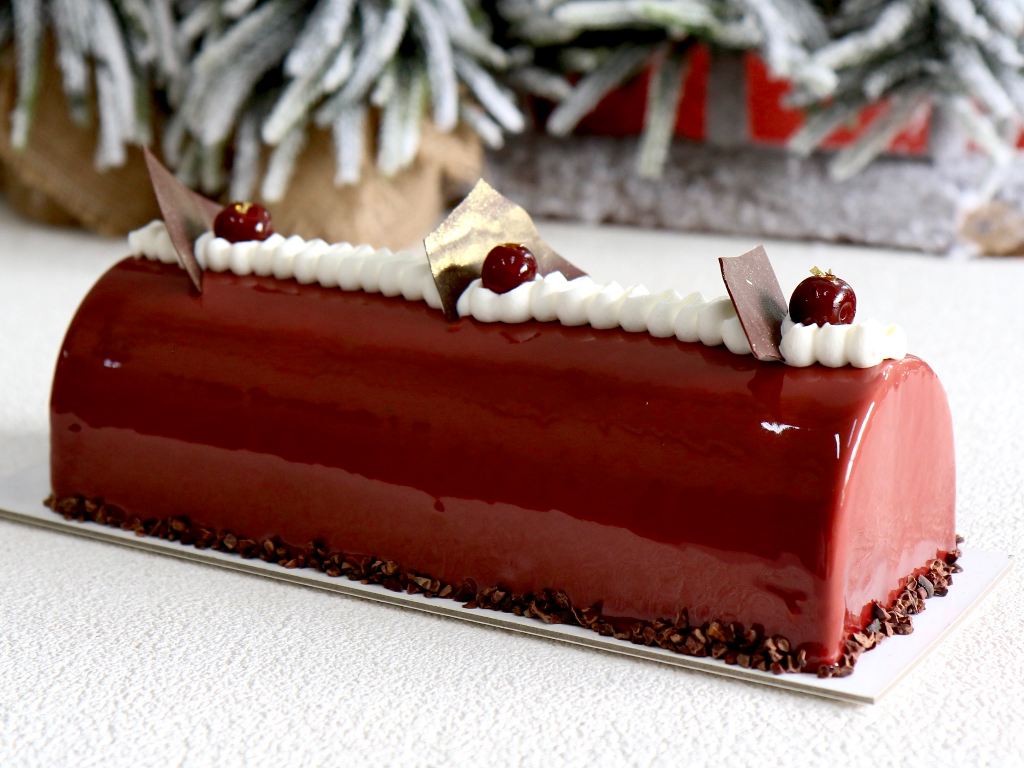 log cakes_HungryGoWhere_Patisserie Cle_black forest log cake