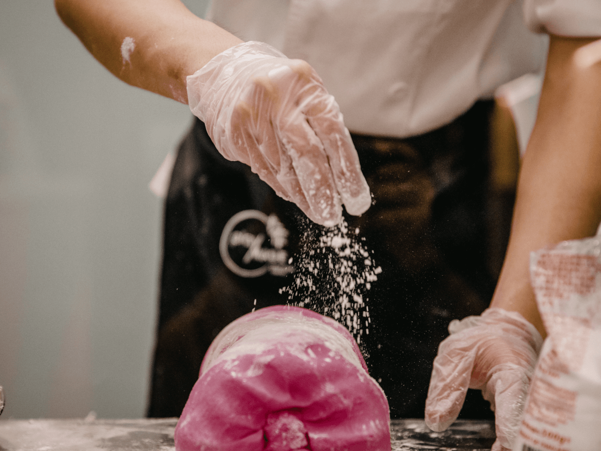 how to make bubble tea pearls from scratch_hungrygowhere_sprinkle tapioca flour