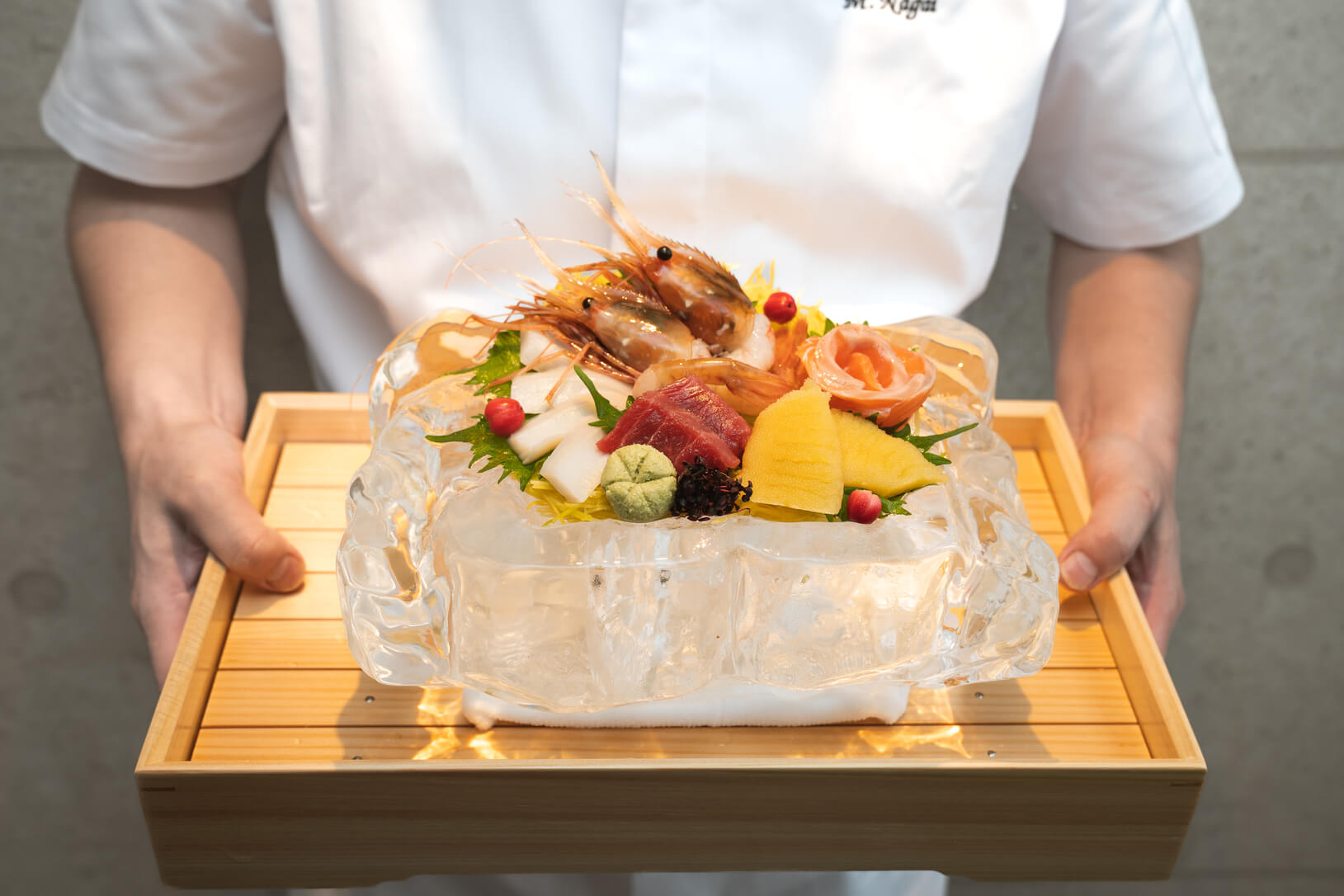 03-je-nagai-hokkaido-cuisine-handcarven-ice-plate-sashimi-hungrygowhere