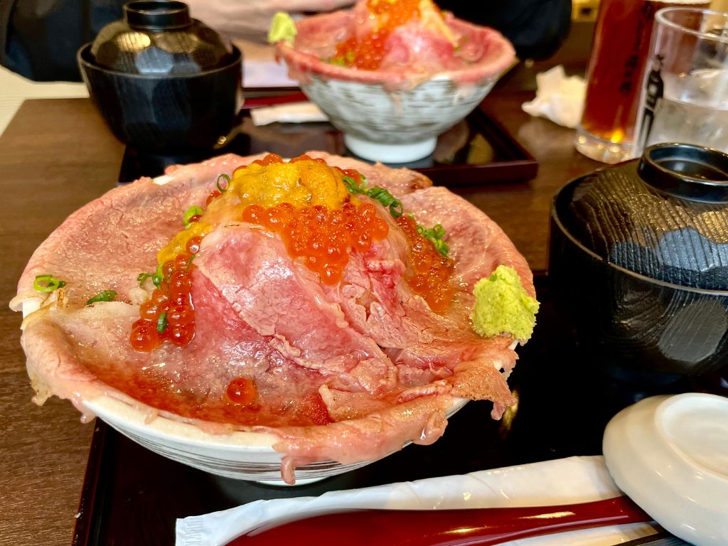 05 nm tokyo foodie gems Nikudoresukaisendon-Japanese salmon bowl-HungryGoWhere