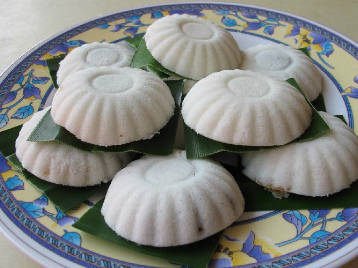 Tan's Tutu Coconut Cake: The Original tutu kueh stall in Singapore ...