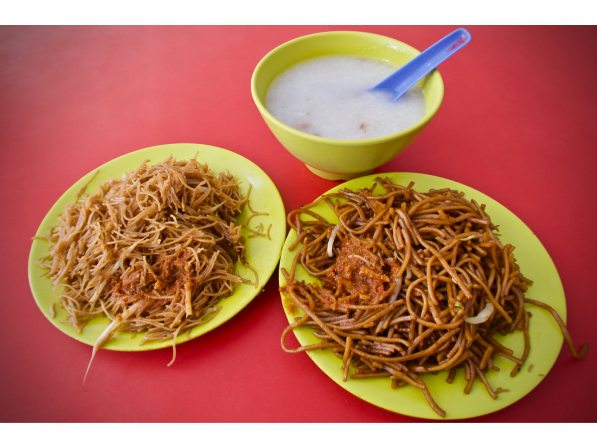 Chang Ji Gourmet: Long queues for cheap fried beehoon!