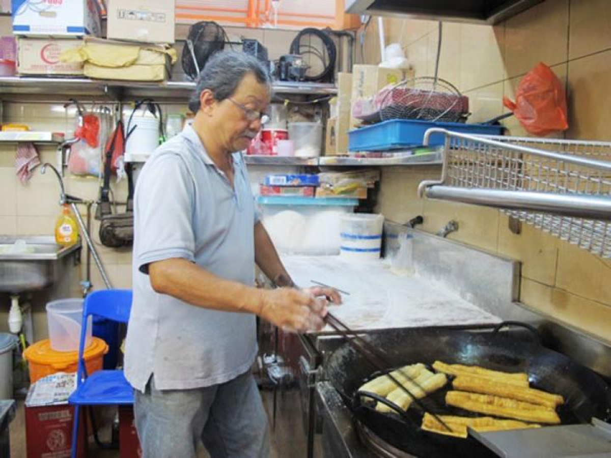 Singapore Hawkers cook the French Way