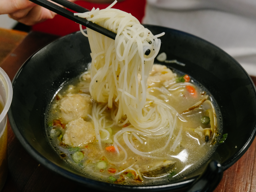 Review: Cheeky BeeHoon serves specialty noodles | HungryGoWhere