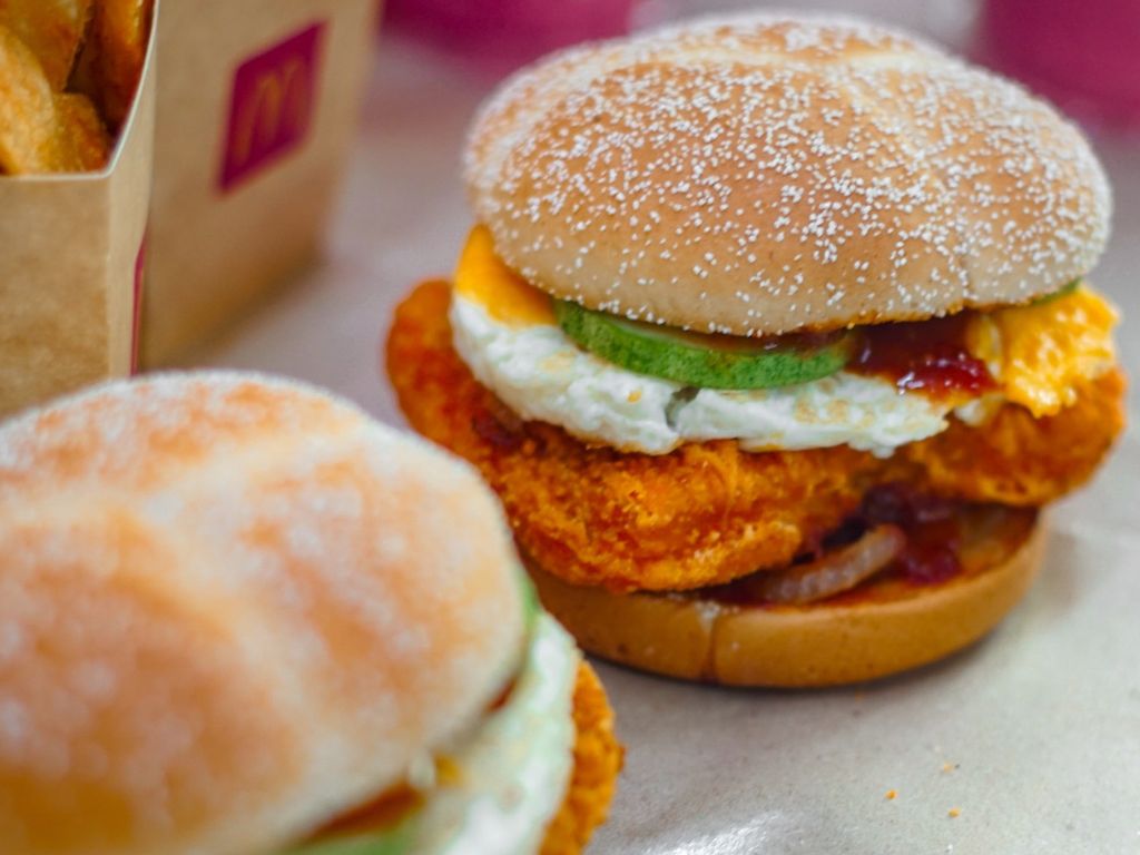 McDonald's New Nasi Lemak Burger is Back! 😱😋 #mcdonalds #nasilemak  #bandung #new #burger 