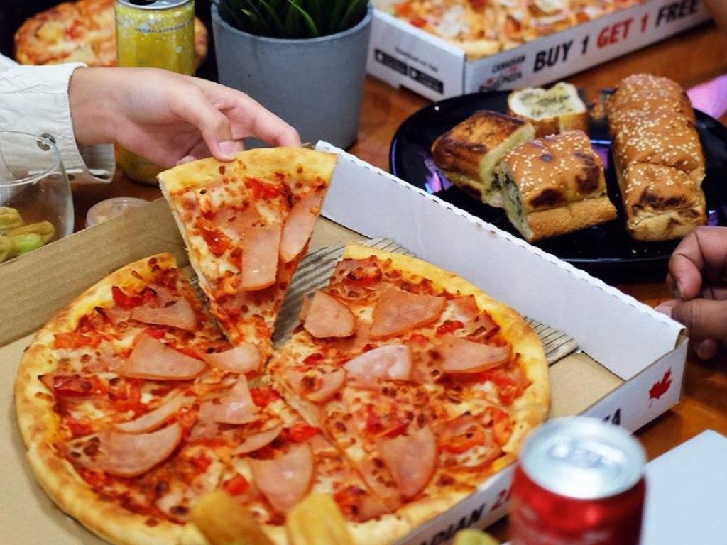 04 grabfood eat it all sale-canadian pizza-hungrygowhere