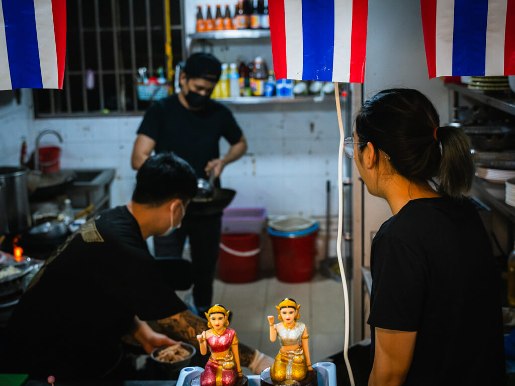 07 em nakin thai food stall interior hungrygowhere