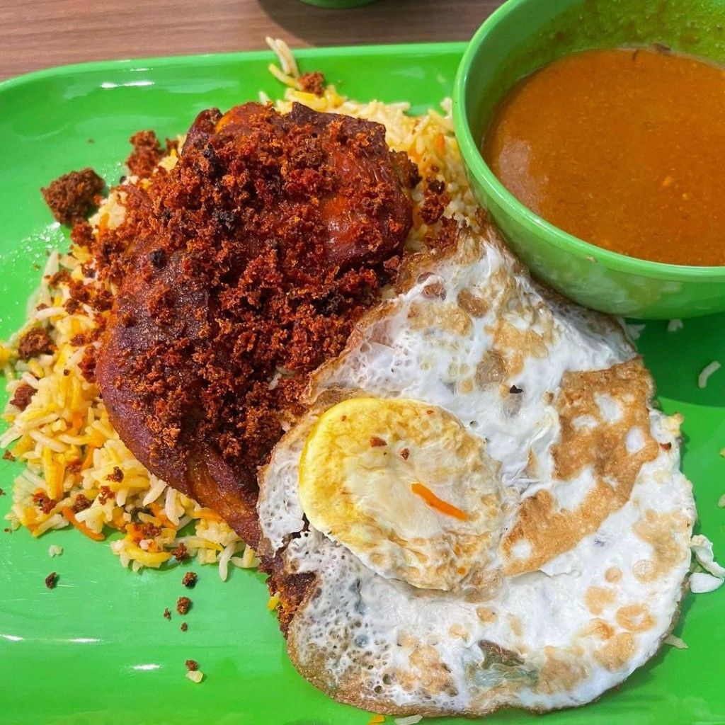 Golden Nur Nasi Briyani and Crispy Chicken Rice