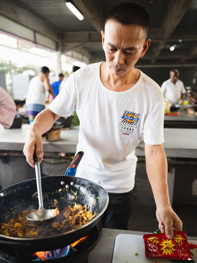 09 ev-migrant workers singapore-li sheng bo-hungrygowhere