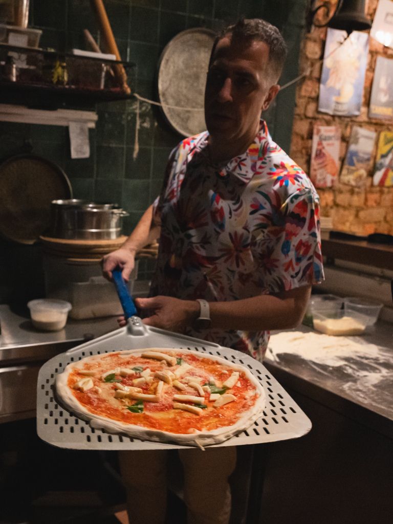 08 ev-how to make pizza-antonio miscellaneo-hungrygowhere