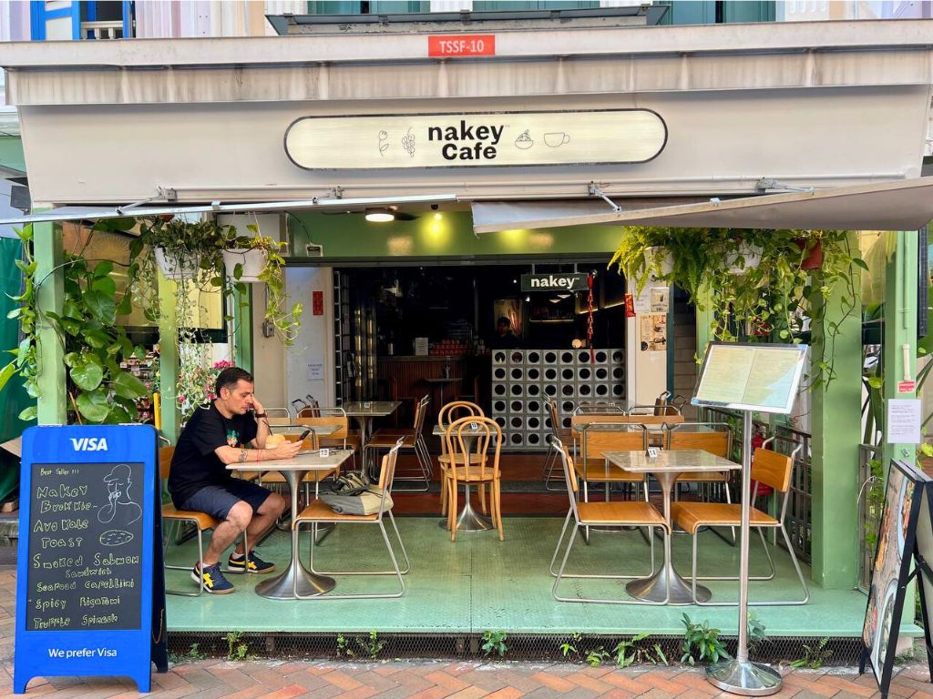 Nakey cafe