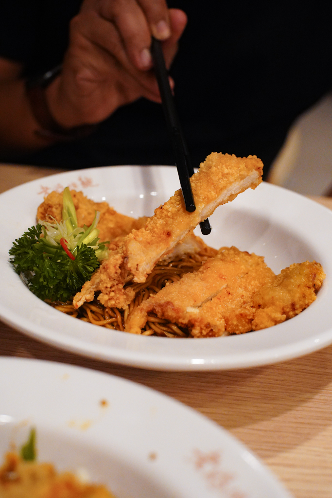 Love Taiwanese fried chicken chop? There’s also a fried pork chop here! Photo: Evan Mua/HungryGoWhere lao ma ban mian singapore