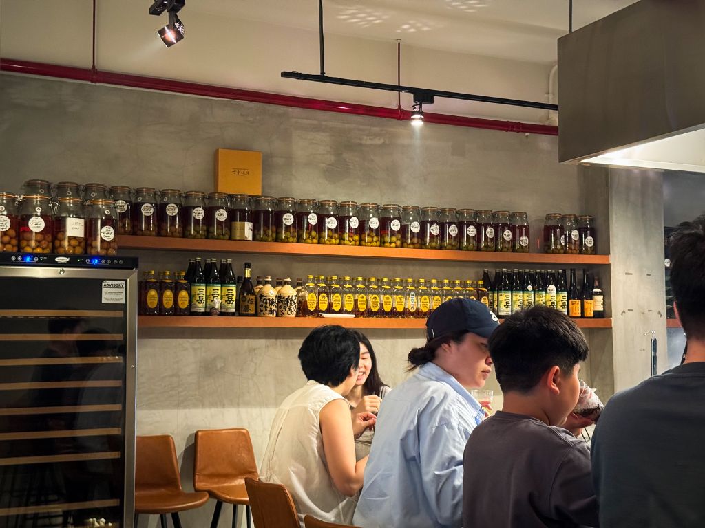 The interior is spacious with a modern feel to it. Photo: Gaelmaine Hoong/HungryGoWhere Towa Singapore