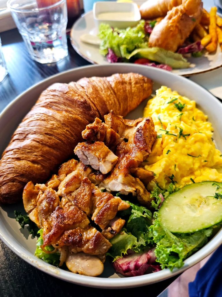 work-friendly cafes singapore