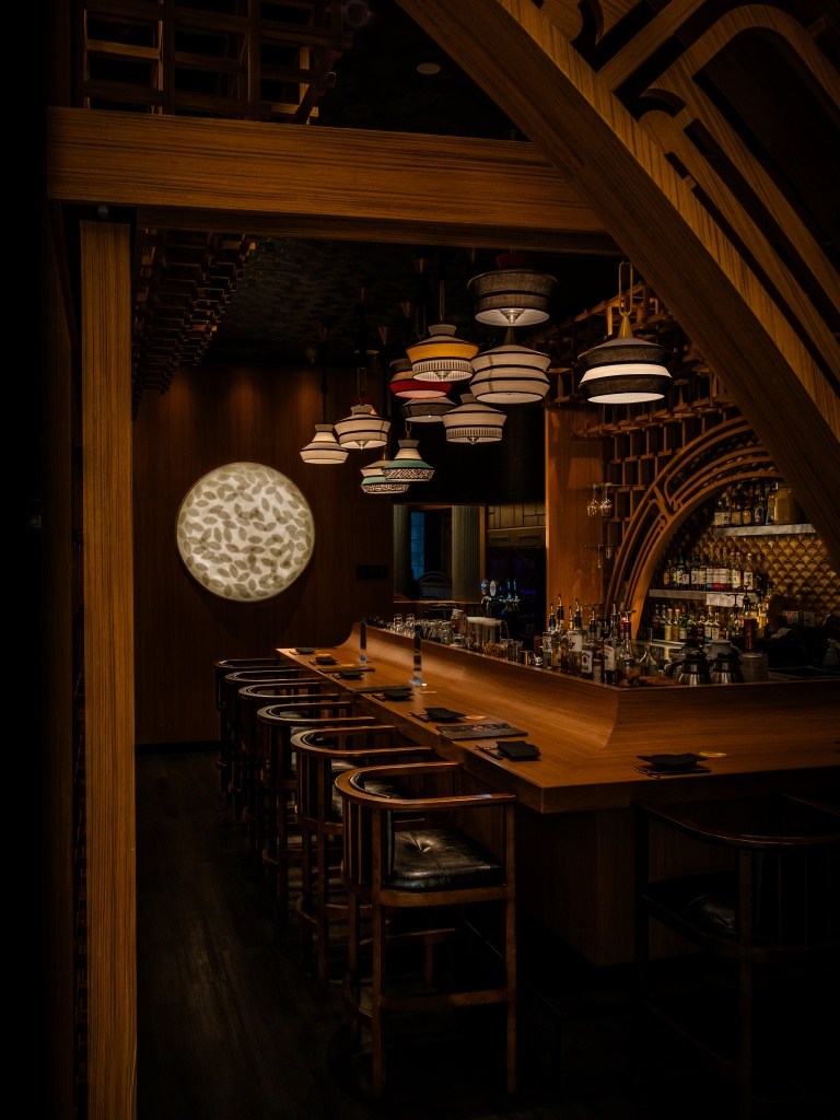The bar section of this gorgeous restaurant. Photo: Wa-En Wagyu Yakiniku Jewel Changi food