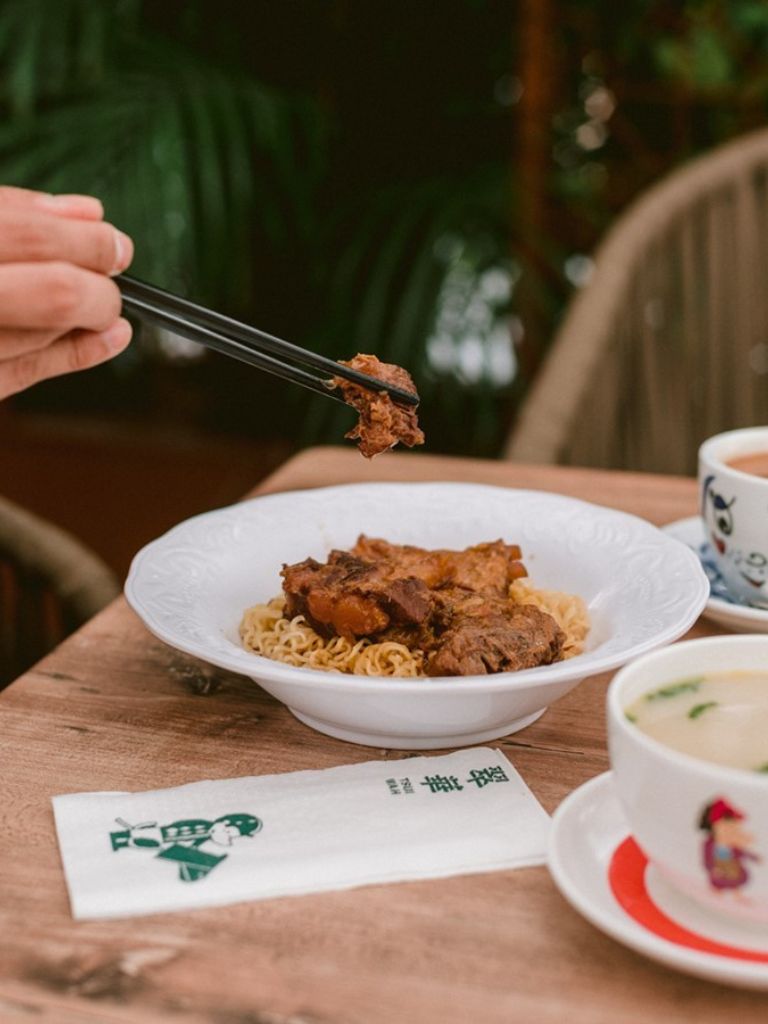 Kagoshima-style braised pork cartilage with tossed instant noodles. Photo: Tsui Wah/Instagram Jewel Changi food