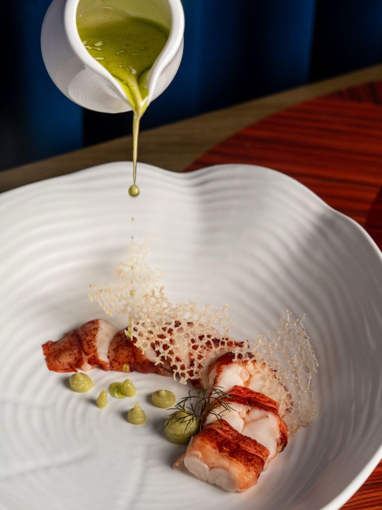 Bogavante con salsa de marisco or lobster with seafood sauce. Photo: Binomio binomio raffles hotel singapore