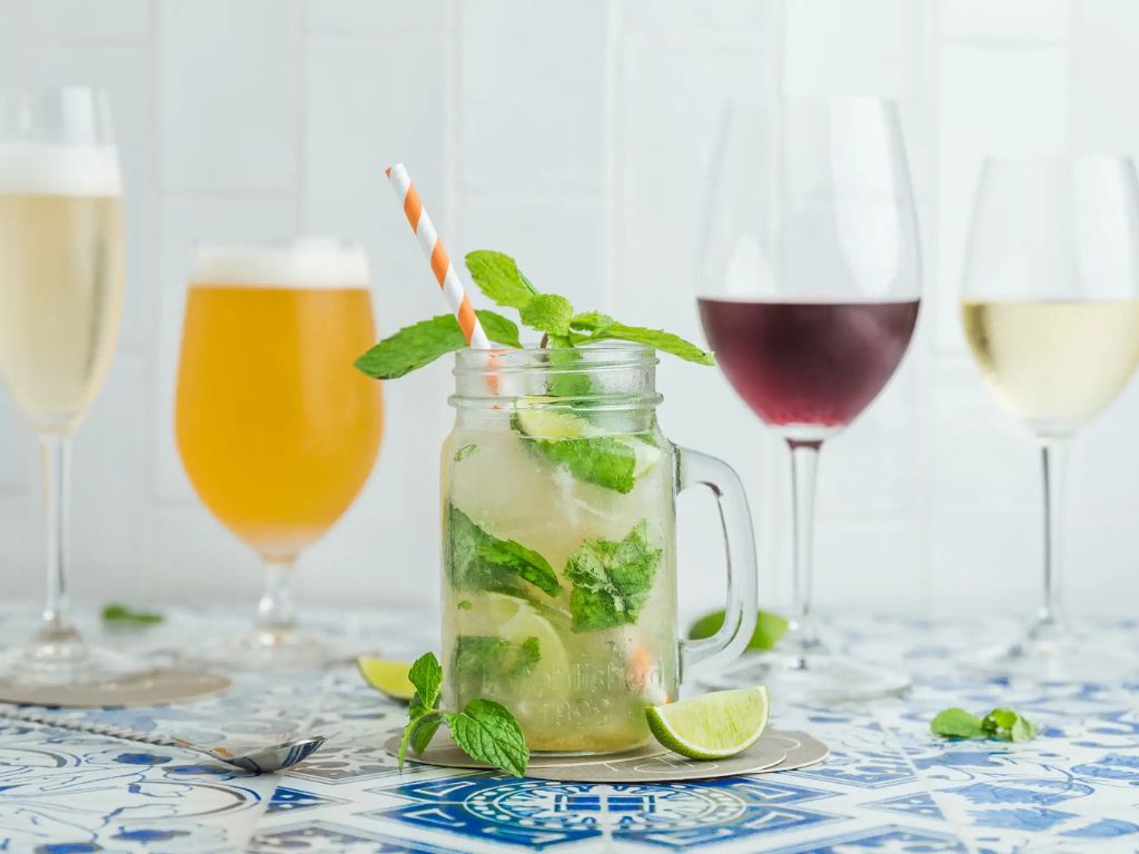 This Andaz Singapore bar serves views and free-flow booze at the same time. Photo: Alley on 25 free-flow alcohol singapore