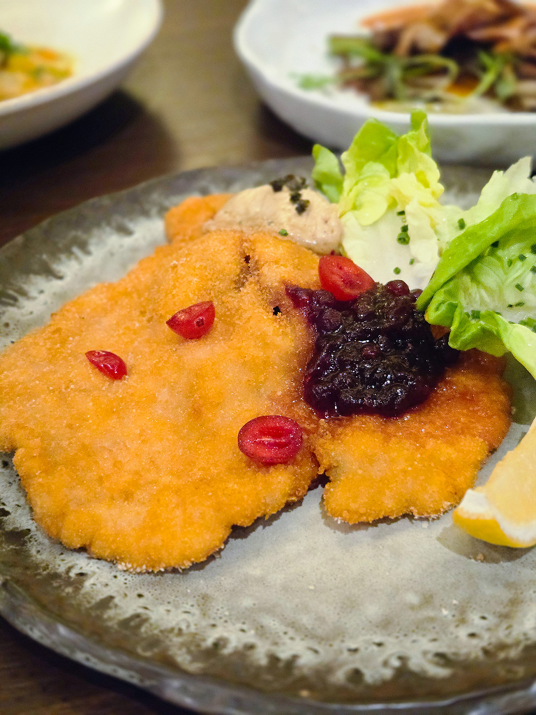 Schnitzel “Wiener Art”. Photo: Zawani Abdul Ghani/HungryGoWhere Chef's Tavern Craig Road