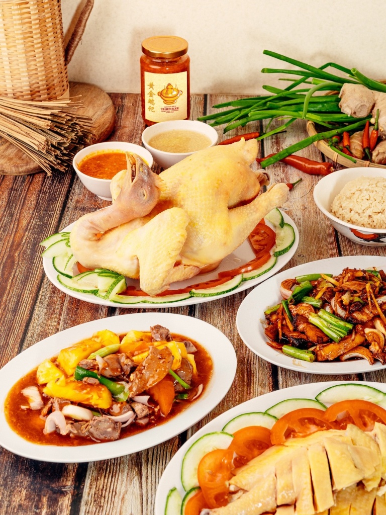 Photo: Golden Mile Thien Kee Steamboat Restaurant/Facebook best chicken rice singapore