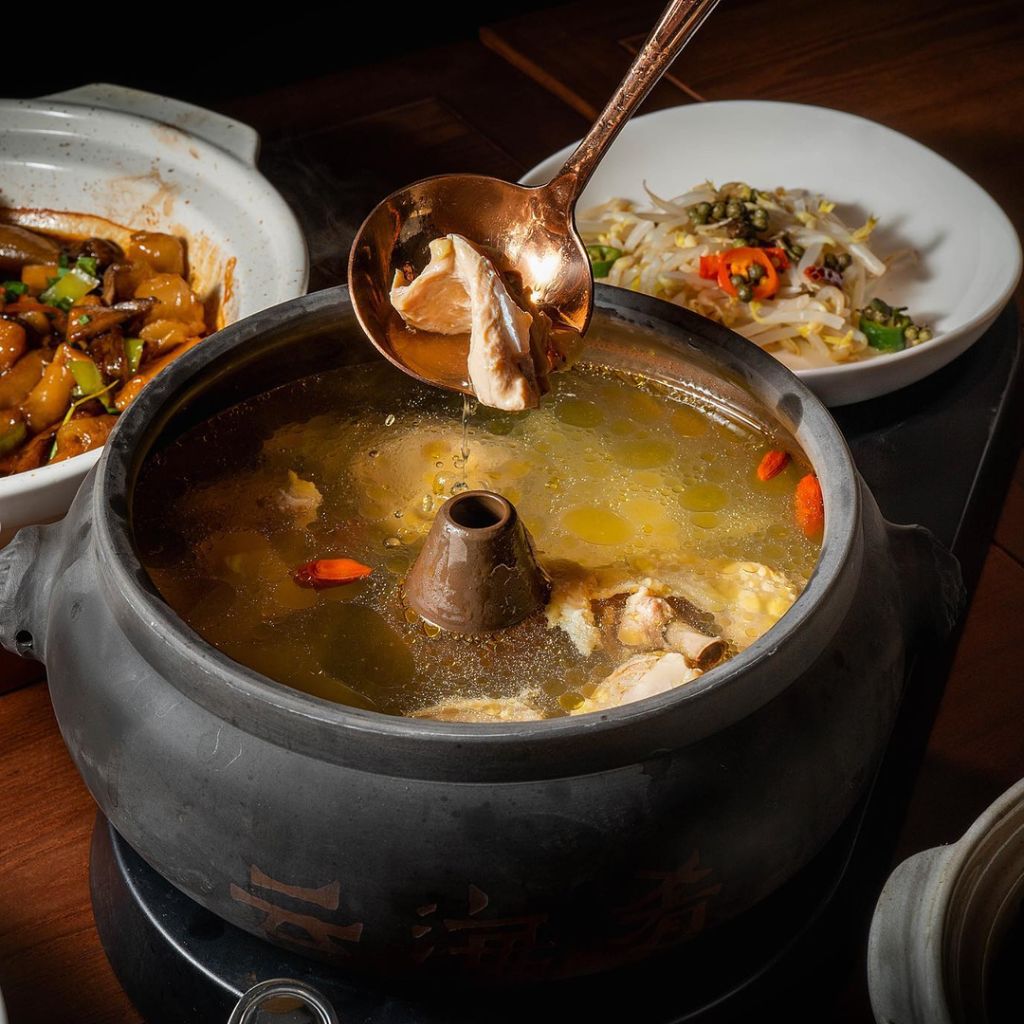 Steamed pot chicken soup. Photo: Yun Nans/Instagram Jewel Changi food