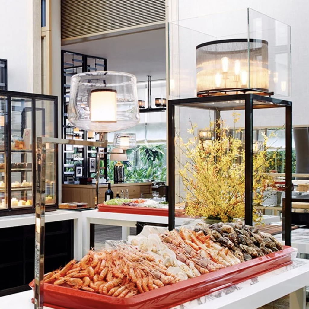The heaps of seafood that are ready for you. Photo: colony.com.sg seafood buffet singapore