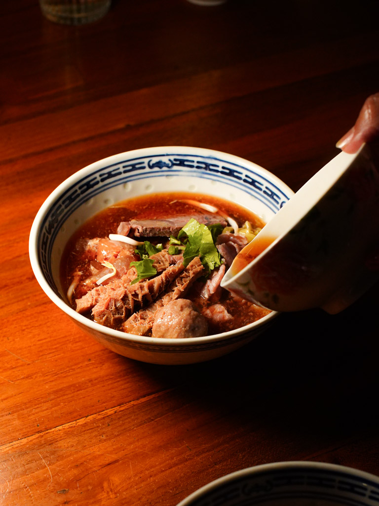 We prefer the comforting soup over plain kway teow! Photo: Evan Mua/HungryGoWhere gubak kia empress place beef kway teow
