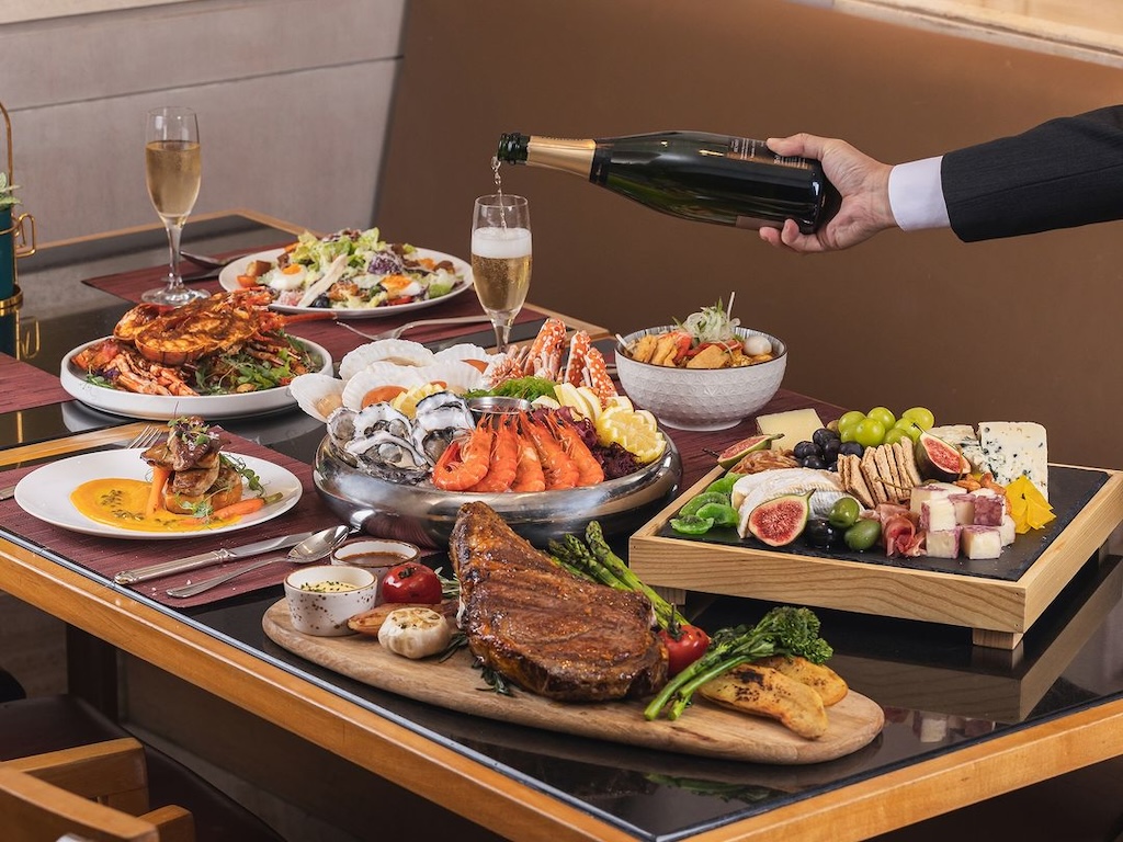 Weekends made perfect at Oscar’s. Photo: Conrad Centennial/Instagram seafood buffet singapore