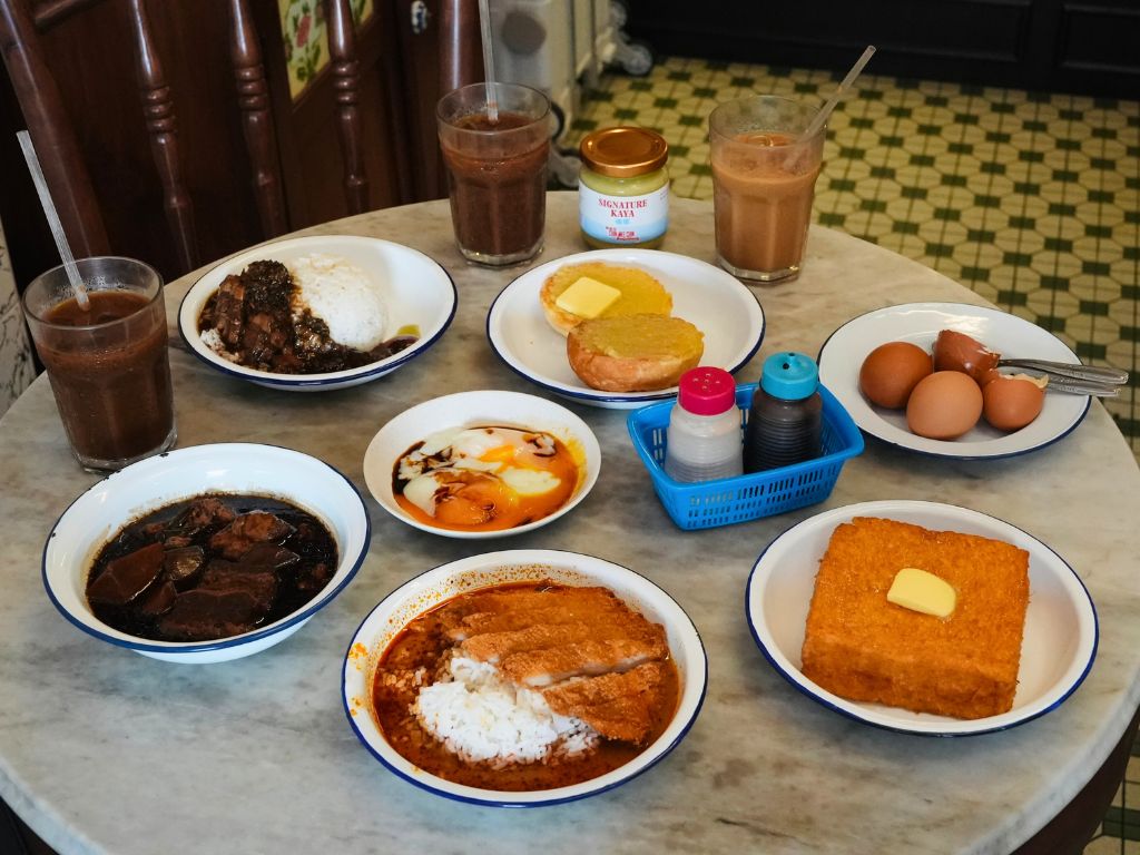 Just look at the yummy spread! Photo: Shannon Yap/HungryGoWhere chin mee chin confectionery
