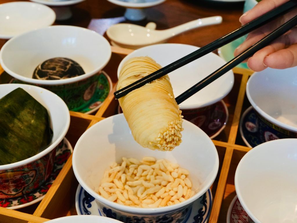The radish puff pastry. Photo: Shannon Yap/HungryGoWhere si chuan dou hua