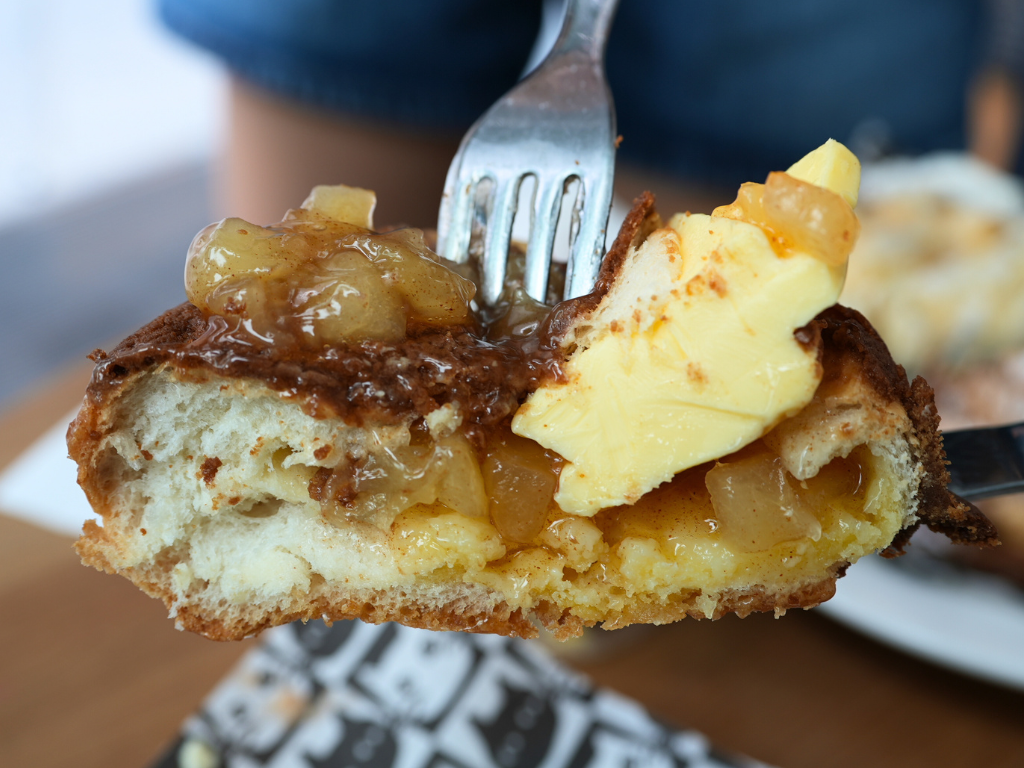 Apple cinnamon bun. Photo: Angeline Ang/HungryGoWhere standard bun