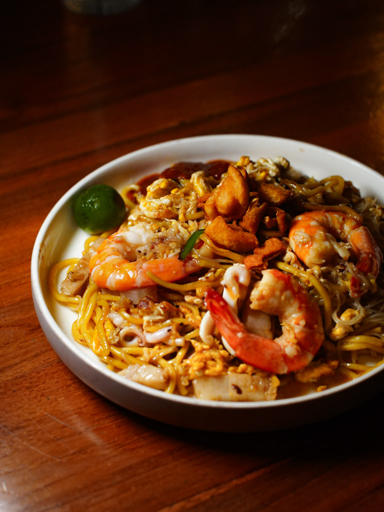 Wok hei and fresh pork lard are half the battle won. Photo: Evan Mua/HungryGoWhere gubak kia