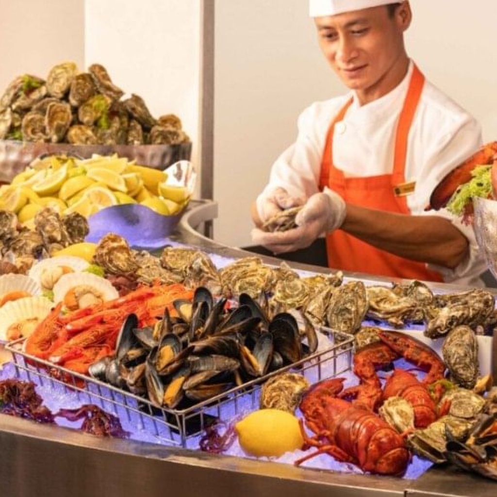 Can’t get enough seafood. Photo: Shangri-La/Instagram seafood buffet singapore