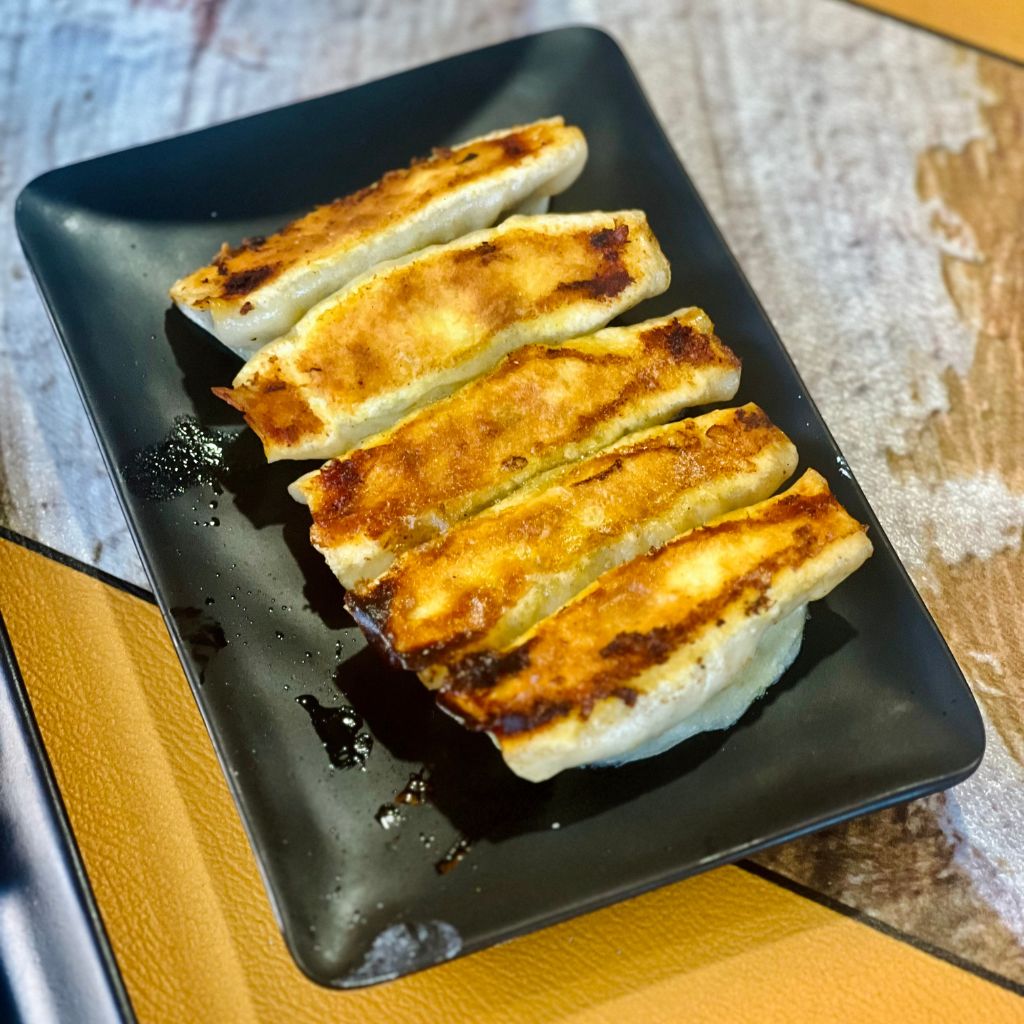 You’ll also find potstickers here, a pan-fried style of Chinese dumpling. Photo: Shannon Yap/HungryGoWhere chu xin wonton shop