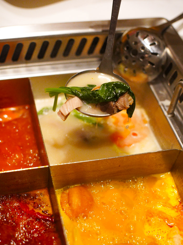 We recommend the fish maw and pork tripe soup for non-spice lovers. Photo: Evan Mua/HungryGoWhere shuai jiang jun hotpot