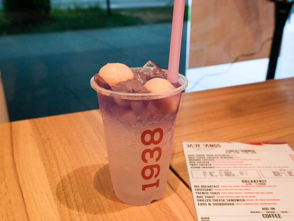 A sweet take on the butterfly pea drink genre. Photo: Gary Lim/HungryGoWhere baby fangs
