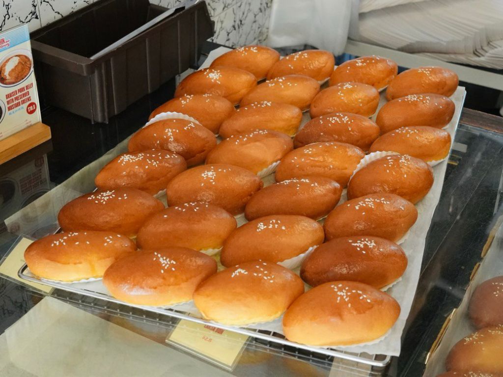 Freshly baked pang susi. Photo: Shannon Yap/HungryGoWhere chin mee chin confectionery