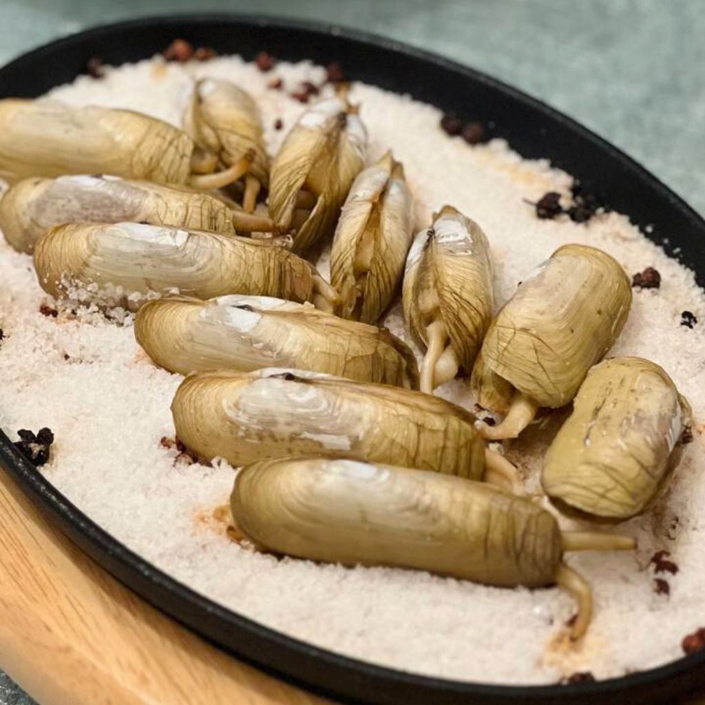 The salt-baked Duotou clam. Photo: Shannon Yap/HungryGoWhere putian china
